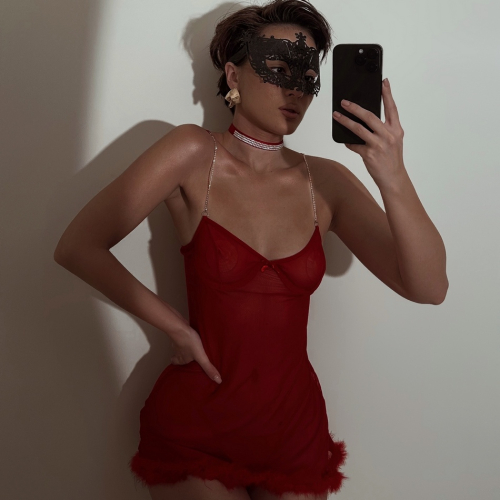 Особливий набір з нічною сорочкою декорований пірʼям